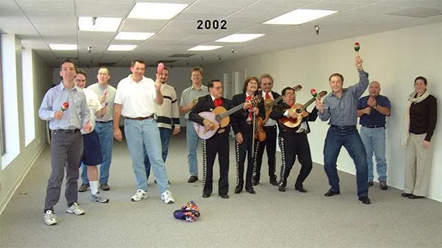 Elon Musk e il team SpaceX 2002