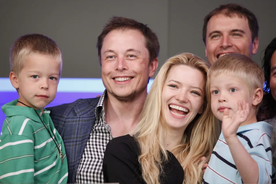 Elon Musk con l'ex moglie Talulah Riley e i suoi gemelli