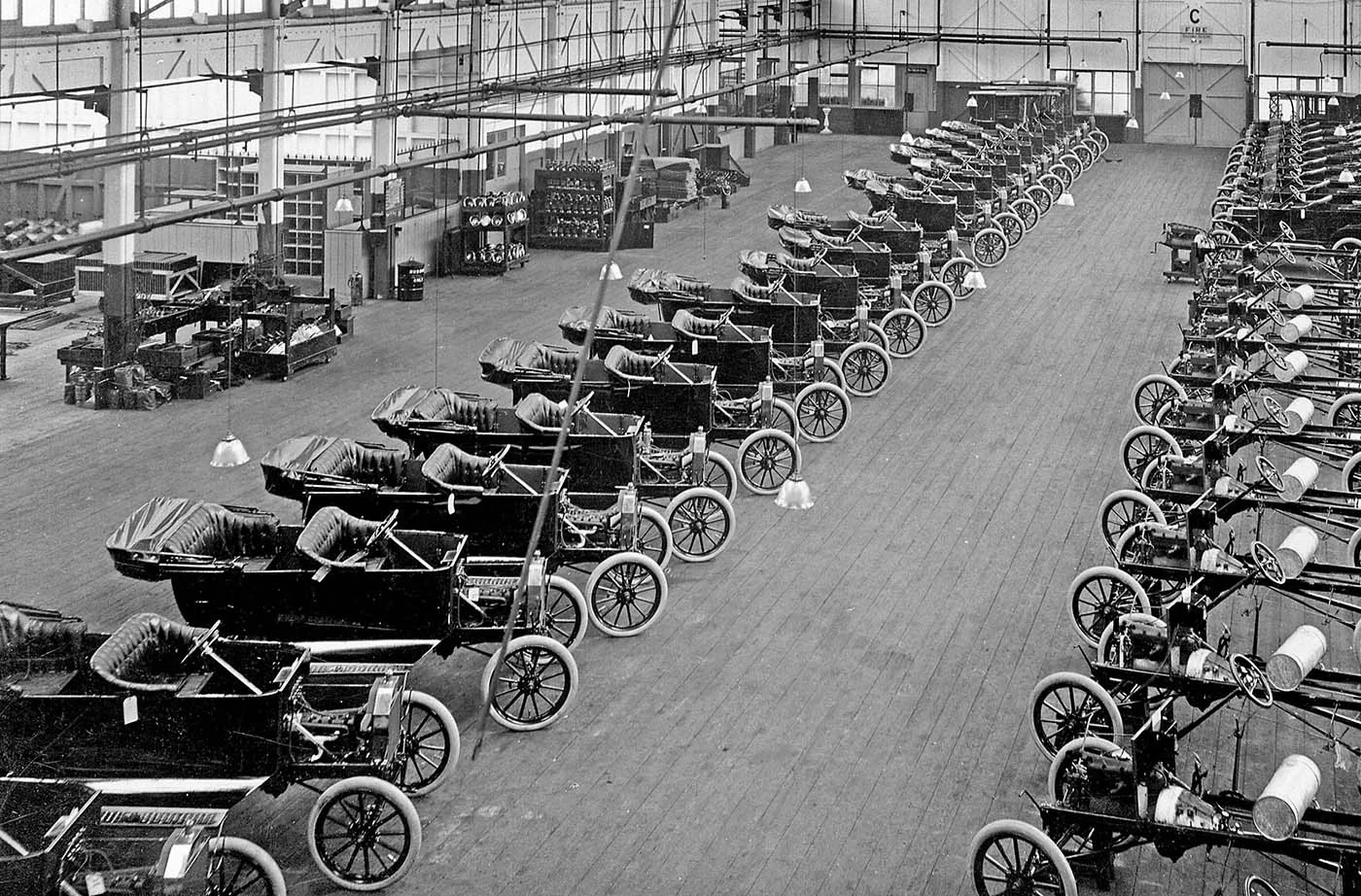 Linee di assemblaggio Ford per la produzione di massa