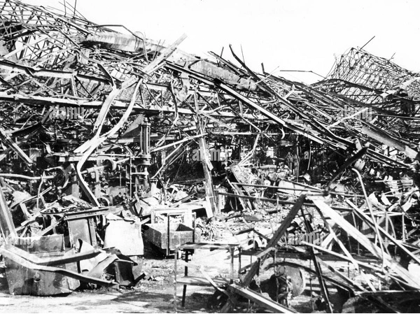 Fabbrica Renault dopo i bombardamenti britannici del 1943