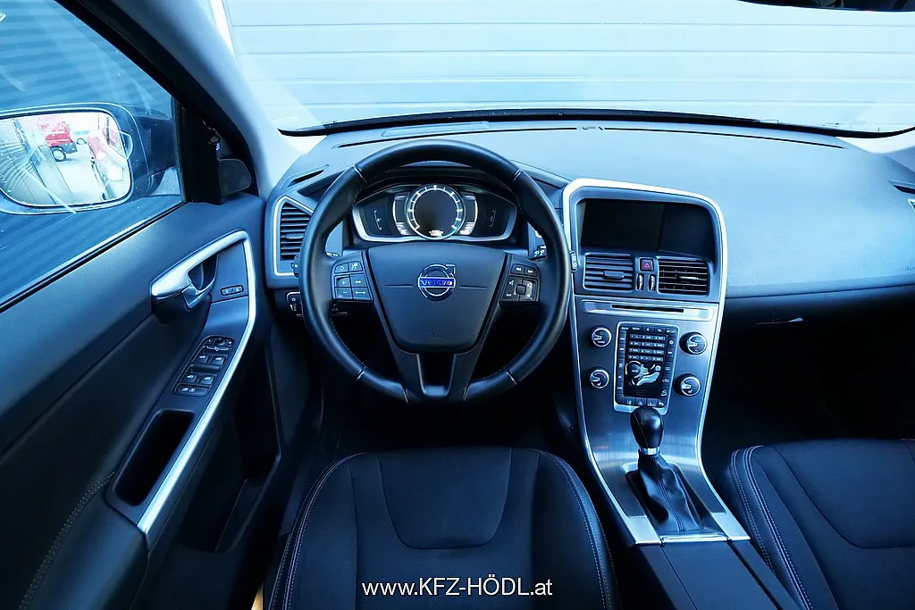 Volvo XC60 D4 Kinetic AWD Image 10