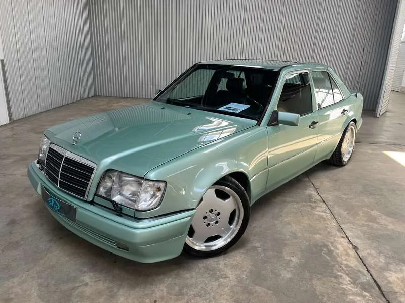 Mercedes-Benz E 500 Oldtimer Image 1