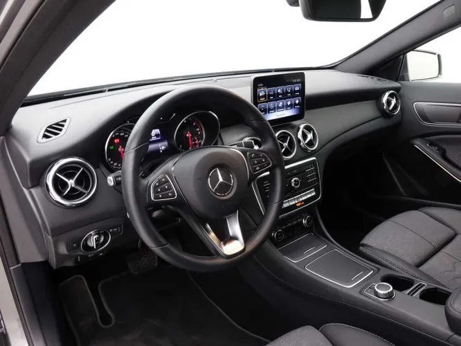 Mercedes-Benz GLA GLA 200d 136 7G-DCT Style + GPS + Camera Image 9