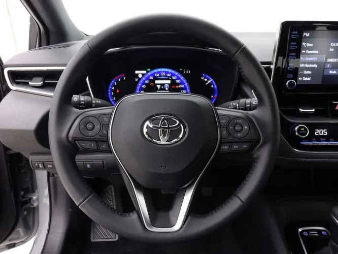 Toyota Corolla 1.8 e-CVT Hybrid 125 Dynamic + LED Lights + Camera + Adaptiv Cruise Image 9