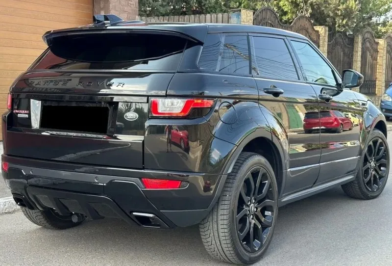 Land Rover Range Rover Evoque 2.0D R-Dynamic Image 3