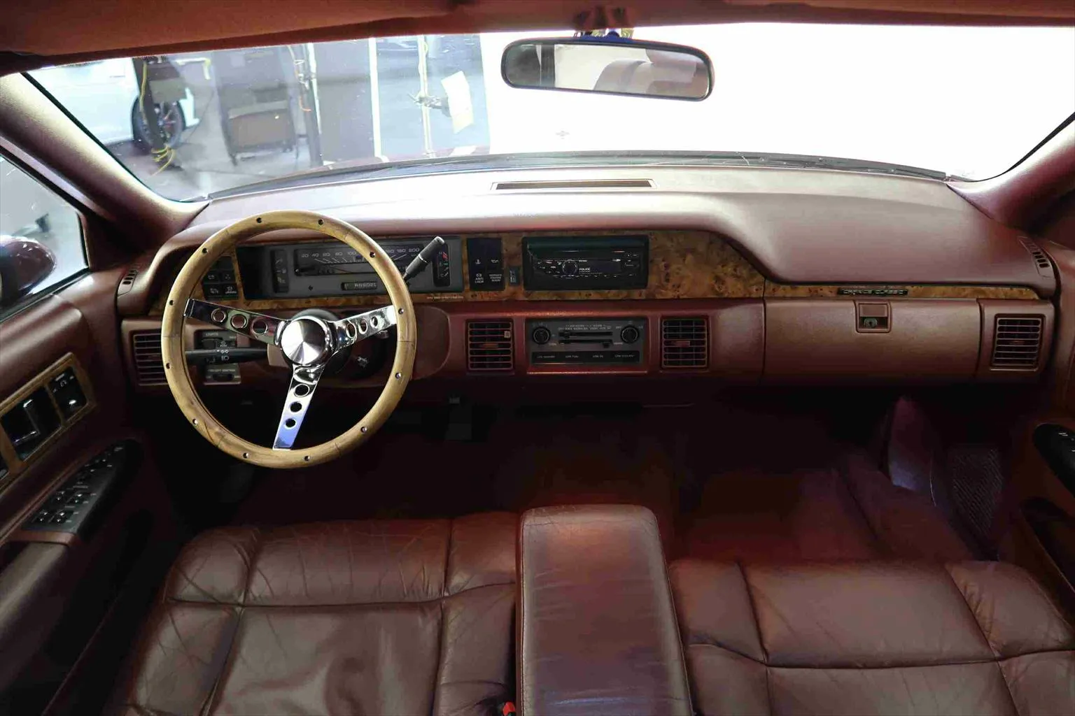 Chevrolet Caprice 5.0  Image 5
