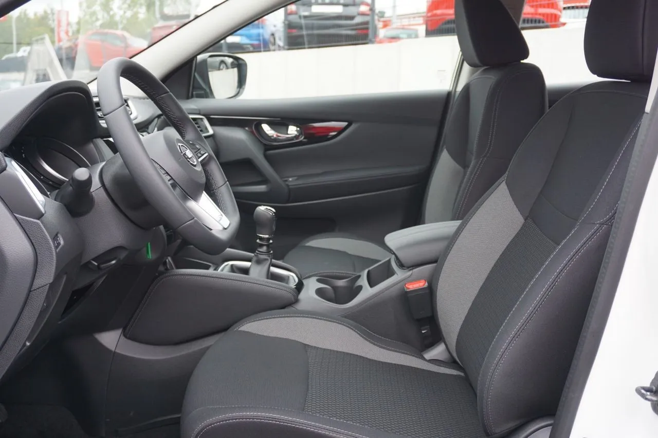 Nissan Qashqai 1.3 DIG-T...  Image 9