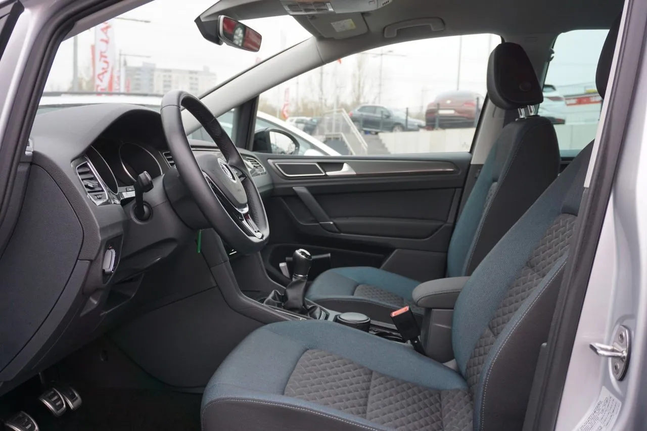 Volkswagen Golf Sportsvan IQ.Drive 1.0 TSI...  Image 9