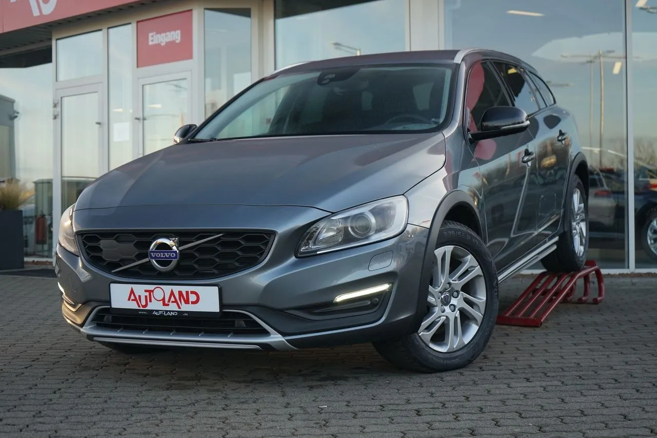 Volvo V60 Cross Country D4 AWD Plus...  Image 1