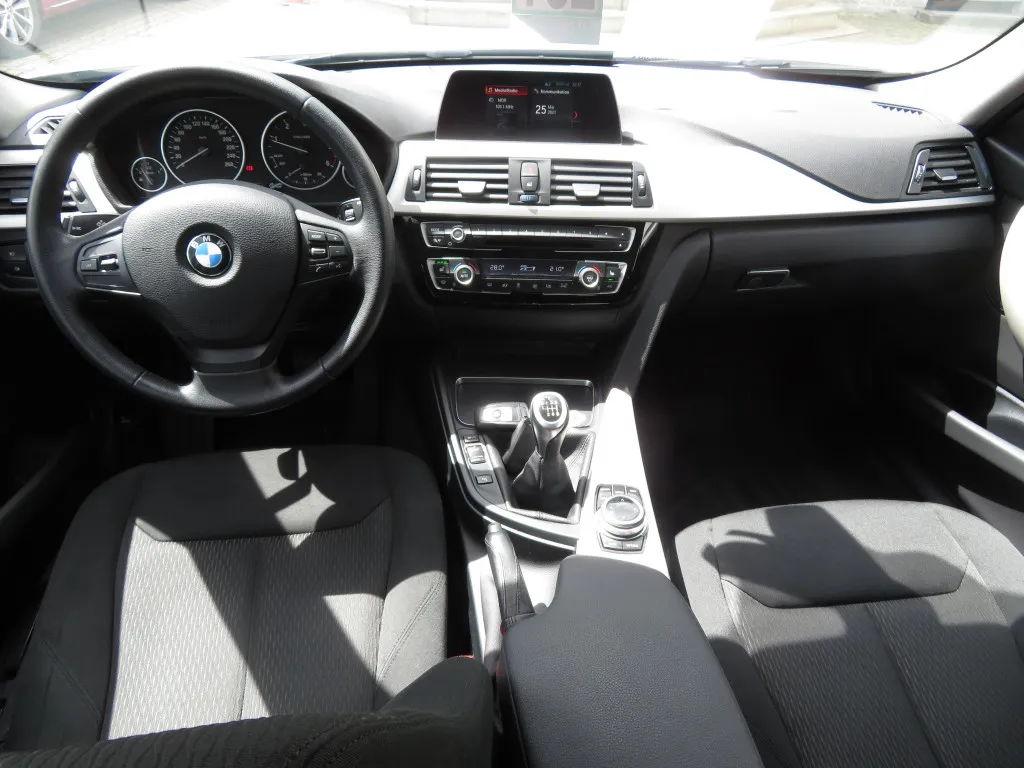 BMW 318 D TOURING*NAVI*PDC*AHK*LED*SITZHEIZUNG* Image 8