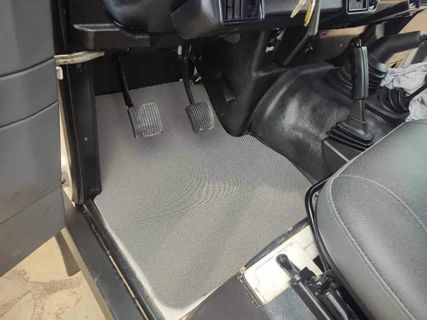 Land Rover Defender 90 único Image 11