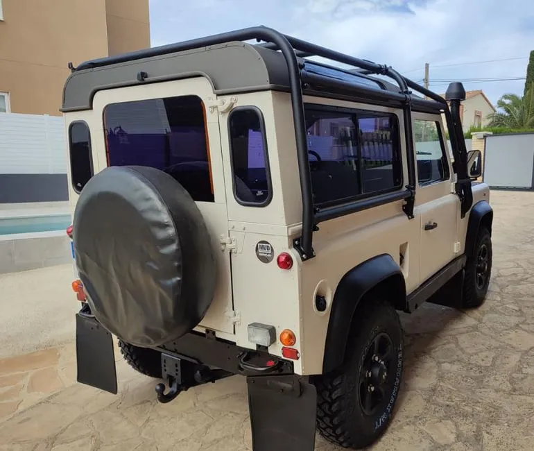 Land Rover Defender 90 único Image 5