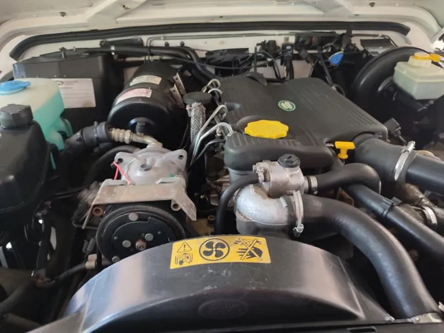 Land Rover Defender 90 único Image 8