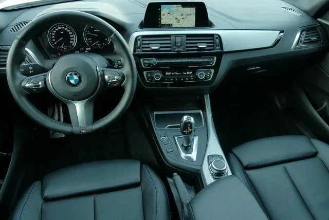 BMW Serie 1 118d 5p. Msport Image 6