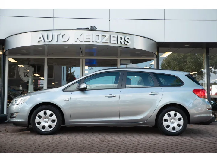 Opel Astra Sports Tourer 1.4 Edition  Image 3