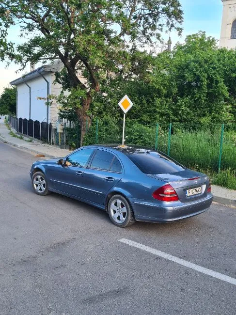 Mercedes-Benz E 320 Avantgarde Image 14