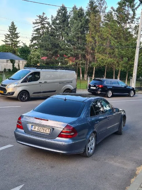 Mercedes-Benz E 320 Avantgarde Image 15