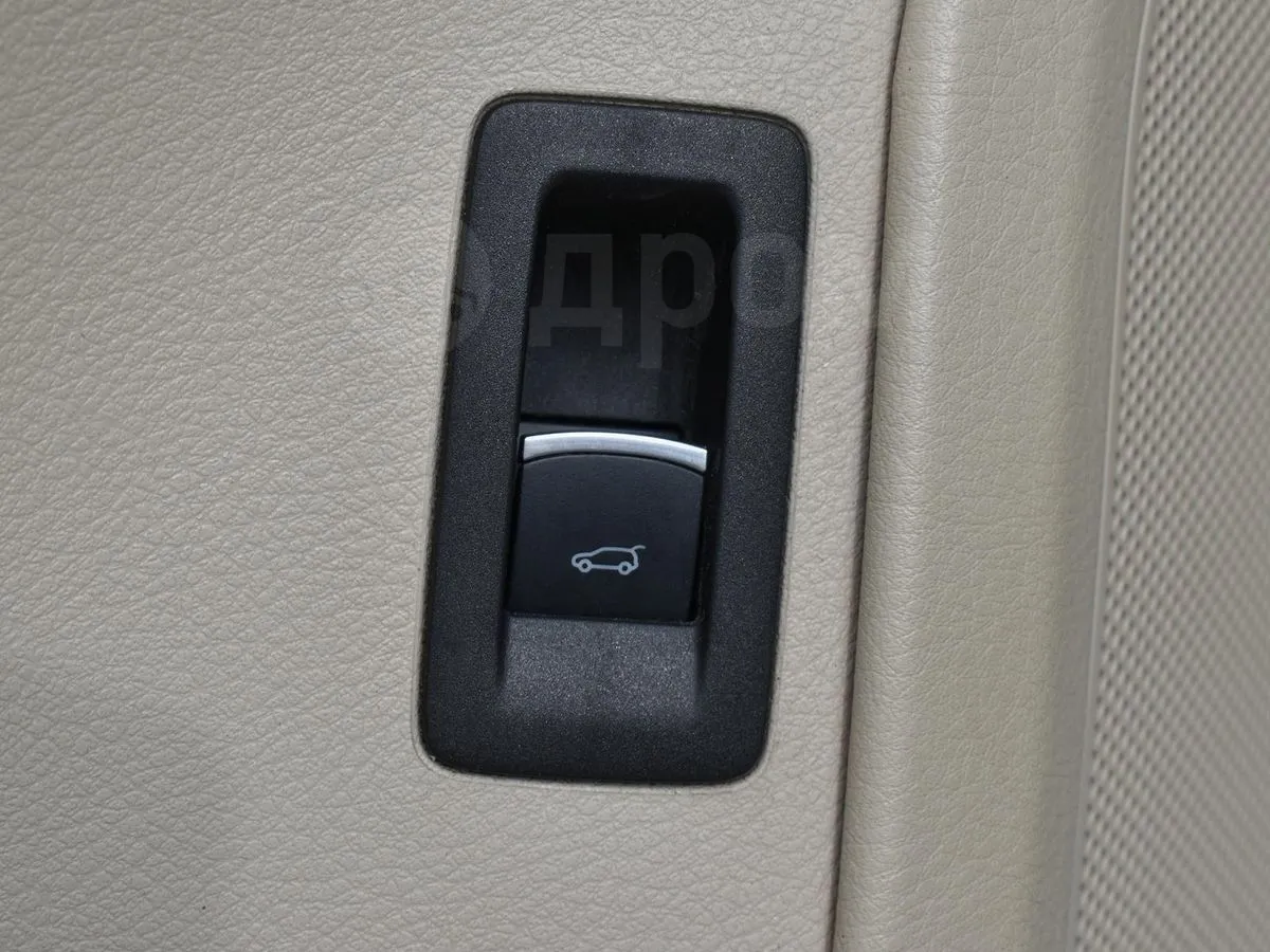 Volkswagen Touareg  Image 8