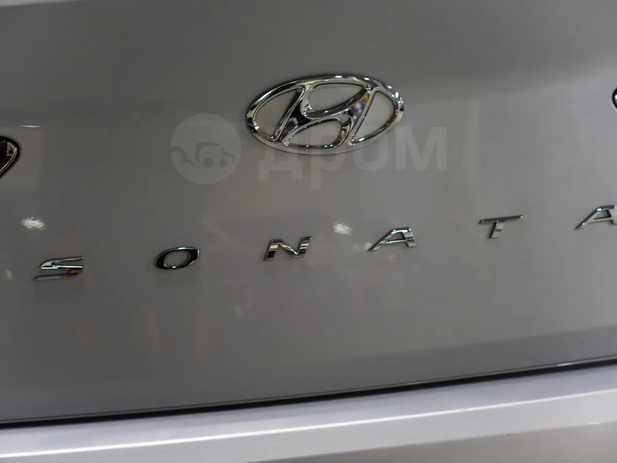 Hyundai Sonata  Image 9