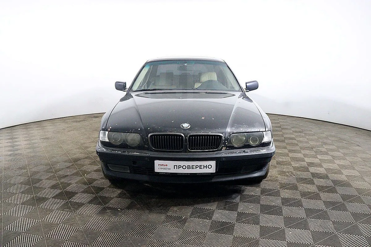 BMW 7-Series  Image 2