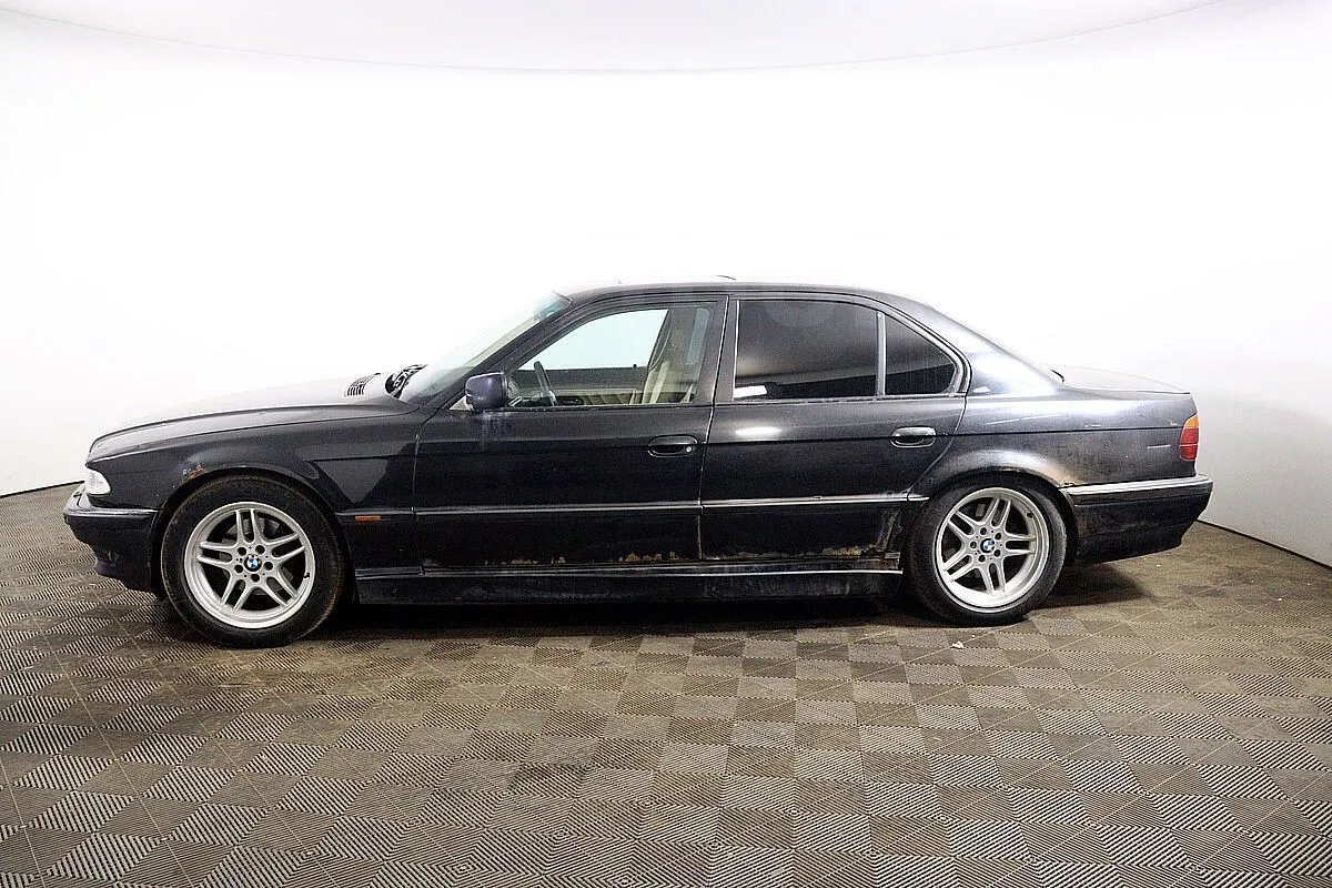 BMW 7-Series  Image 8