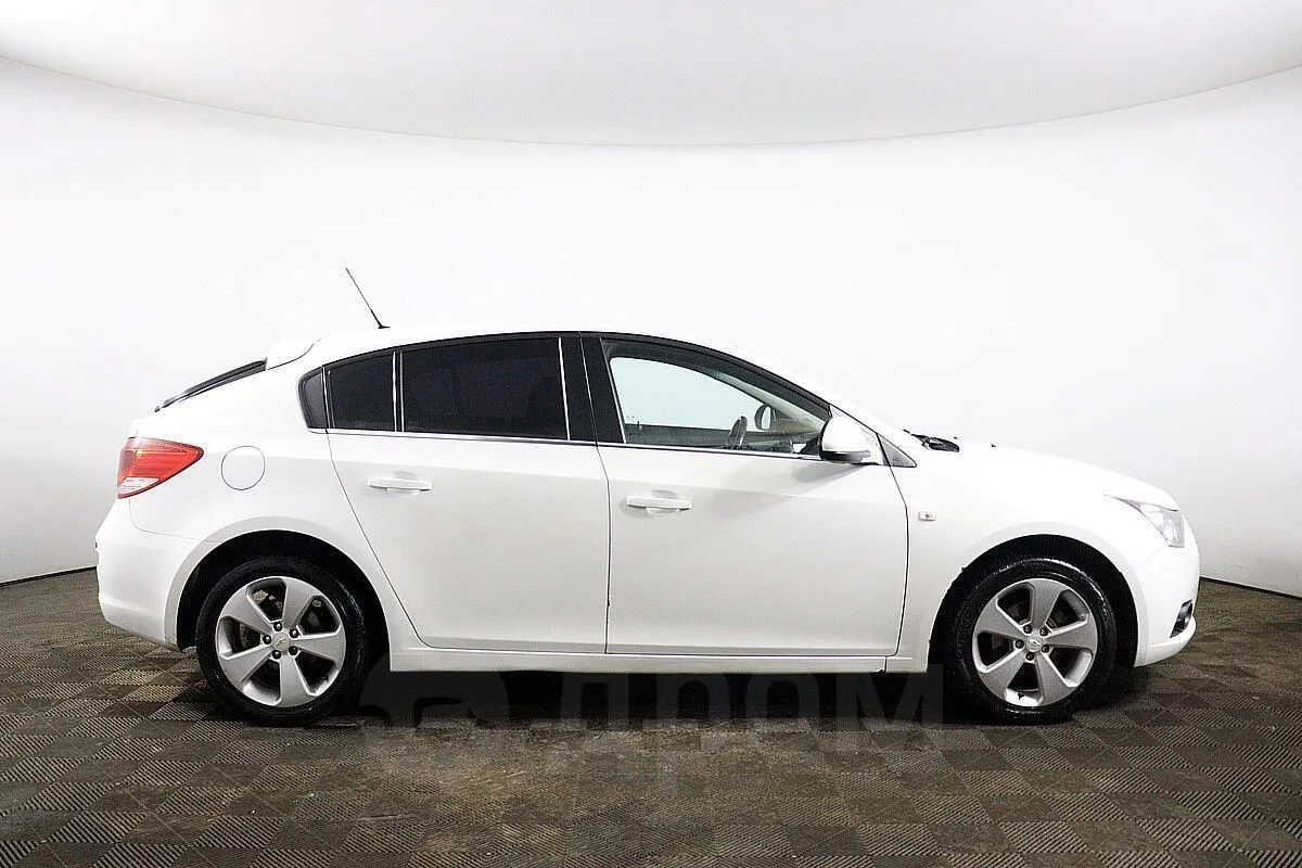 Chevrolet Cruze  Image 4