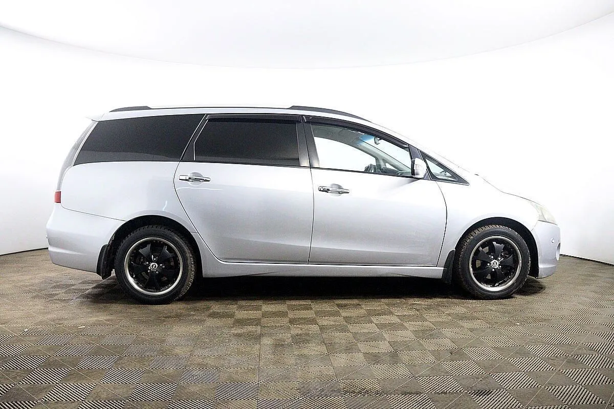 Mitsubishi Grandis  Image 4