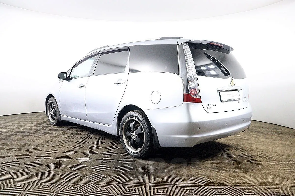 Mitsubishi Grandis  Image 7