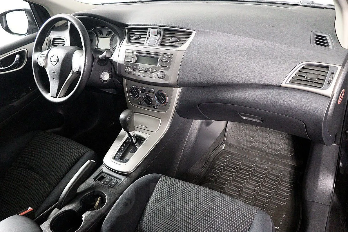 Nissan Tiida  Image 10
