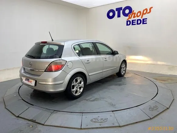 Opel Astra 1.6 Cosmo Image 2