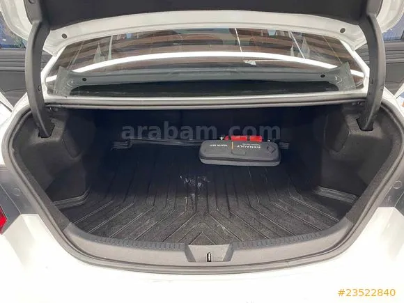 Renault Megane 1.3 TCe Joy Image 9