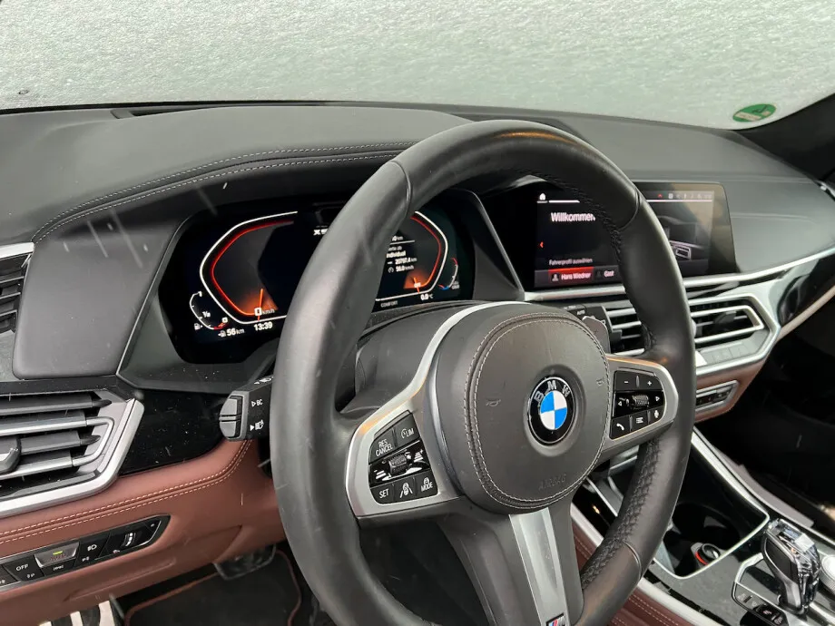 BMW X5 M50i Sky Lounge  Image 4