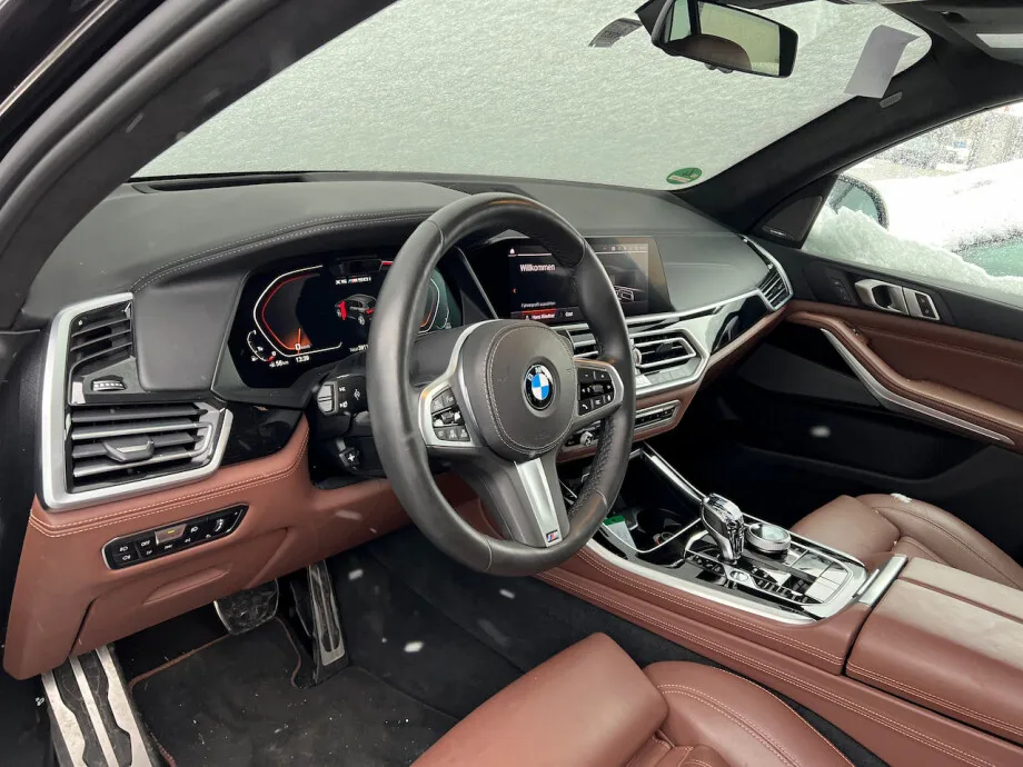 BMW X5 M50i Sky Lounge  Image 5