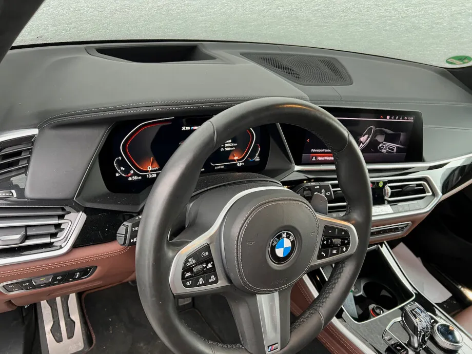 BMW X5 M50i Sky Lounge  Image 6
