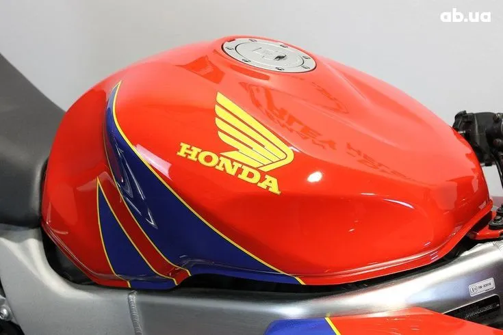 Honda VTR  Image 2